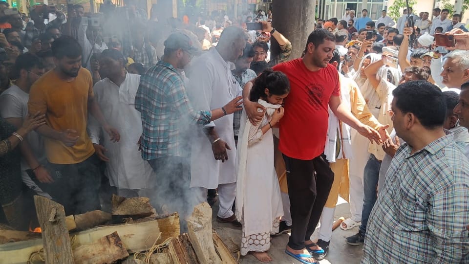 Cremation of BJP Leader Sonali Phogat today update News in Hindi, sonali phogat cremation