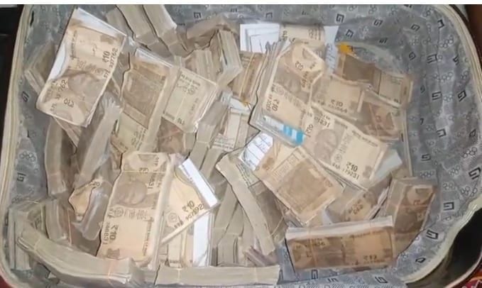 Hathras: Lime of four lakhs imposed by luring 40 thousand