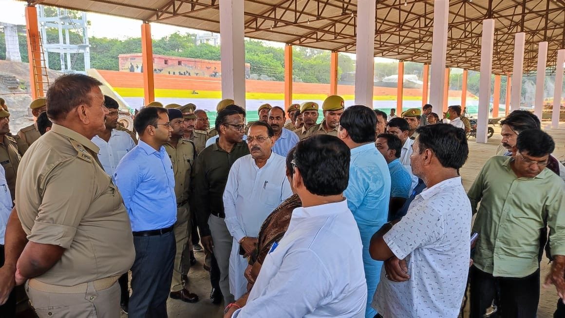 Hathras: Immediately remove encroachments from the main roads of the fair area