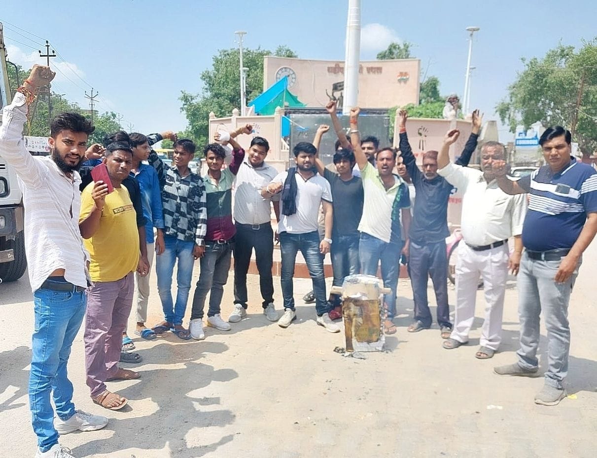 Hathras: Hindu Jagran Manch workers burnt Owaisi's effigy