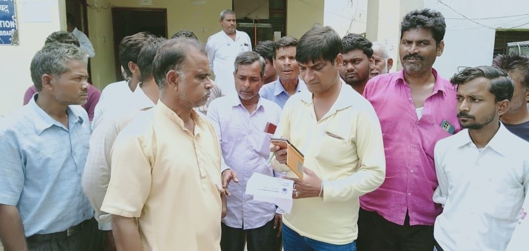Hathras: Anger erupted due to lack of electricity, siege of electrical substation