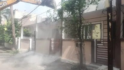 Indore: Row houses were being built on the land reserved for community hall, corporation ran JCB