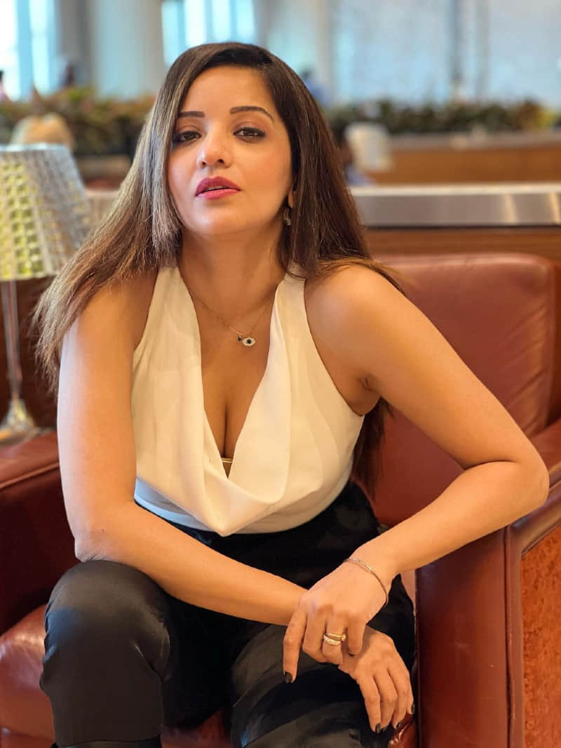 Bhojpuri Actress monalisa latest photos in Crop top and mini skirt getting viral on internet
