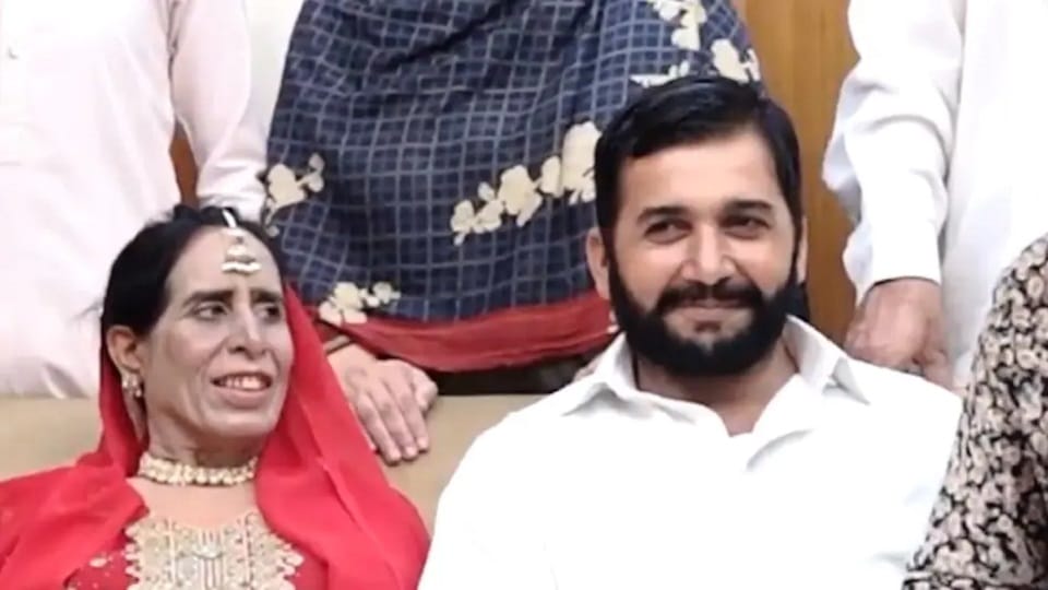 71 year old woman Kishwar Bibi marries 37 year old man Iftikhar in Pakistan, Internet reacts