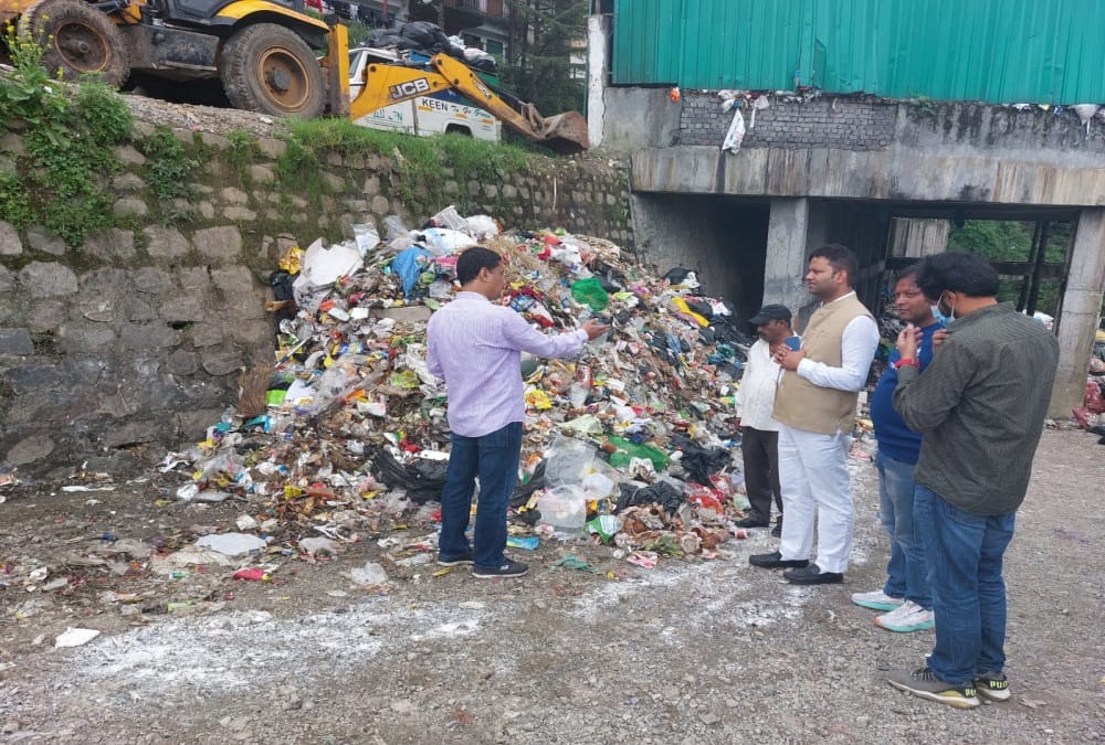 Dehradun news: Garbage spread everywhere in Mussoorie Photos