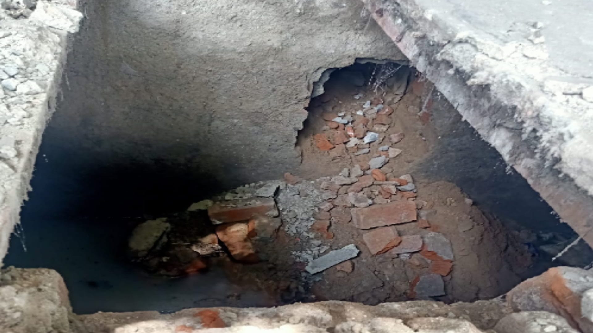 Meerut Crime: Thief enter in Jewelery shop by tunnel and escapee with all goods in 20 minutes