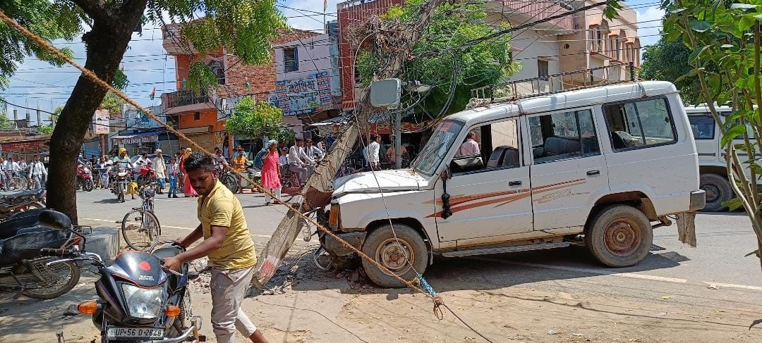 Uncontrolled vehicle collided with electric pole