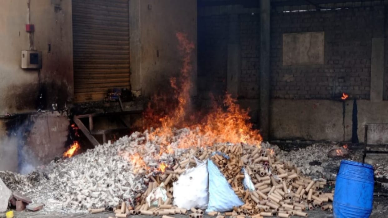 UP: Firecracker warehouse again exploded in Meerut, many scorched