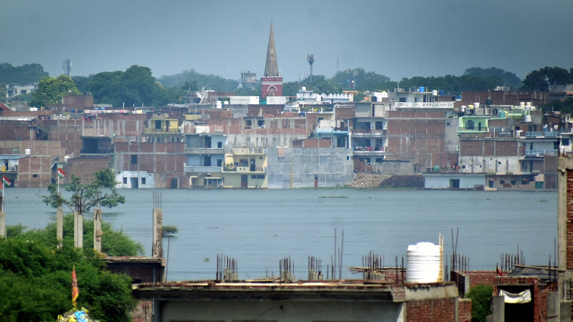 Prayagrajn Flood Ganga-Yamuna eager to break the 2013 record