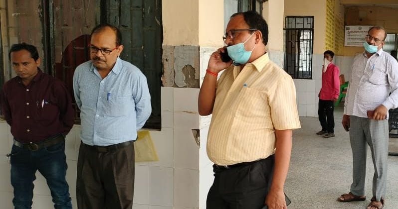 Kanpur Dehat: Ambulance not found, pregnant suffering outside Rasulabad CHC, CMO investigated