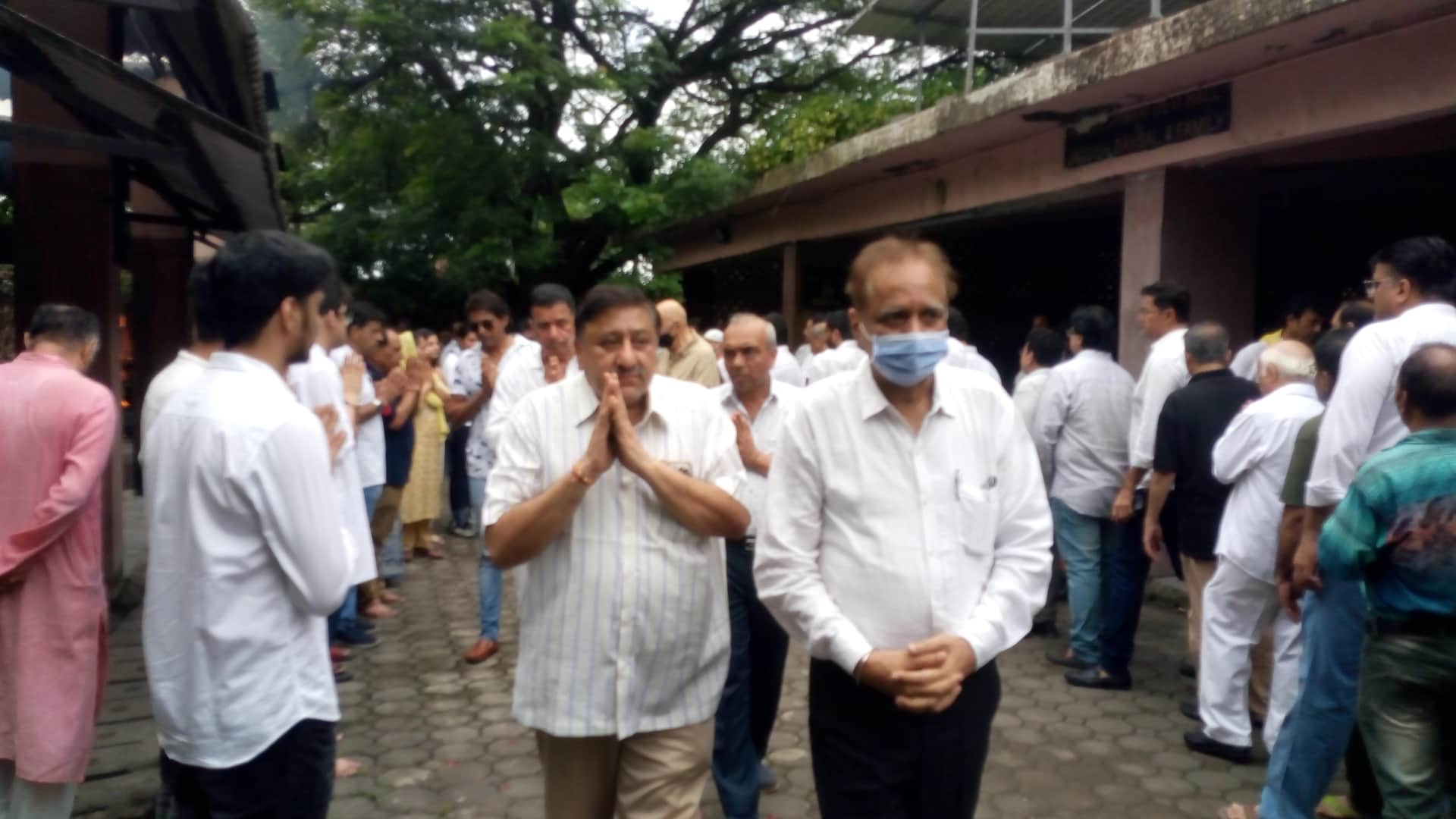 Sawan Kumar Funeral Stars arrived to bid farewell Jeetendra said, could not see the friend leaving