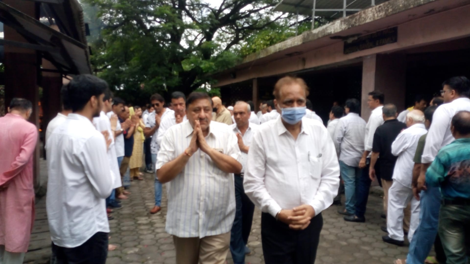 Sawan Kumar Funeral Stars arrived to bid farewell Jeetendra said, could not see the friend leaving