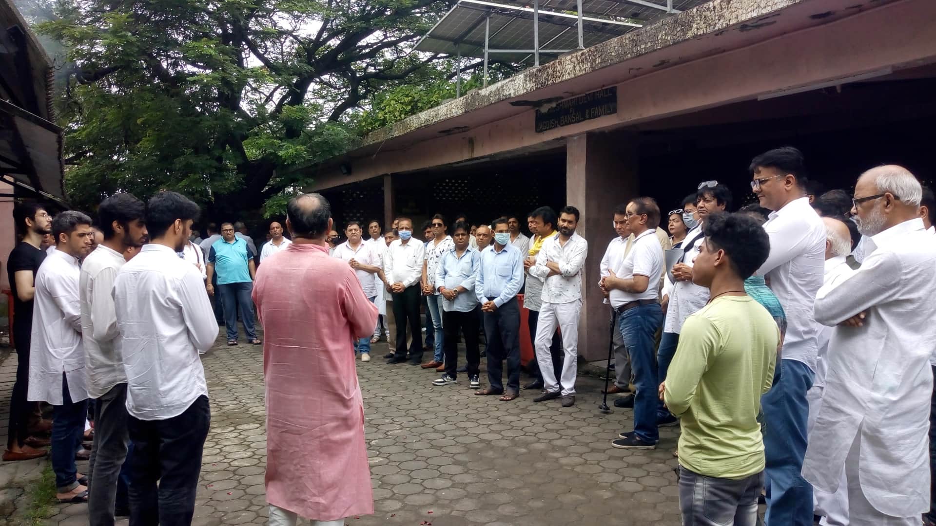 Sawan Kumar Funeral Stars arrived to bid farewell Jeetendra said, could not see the friend leaving