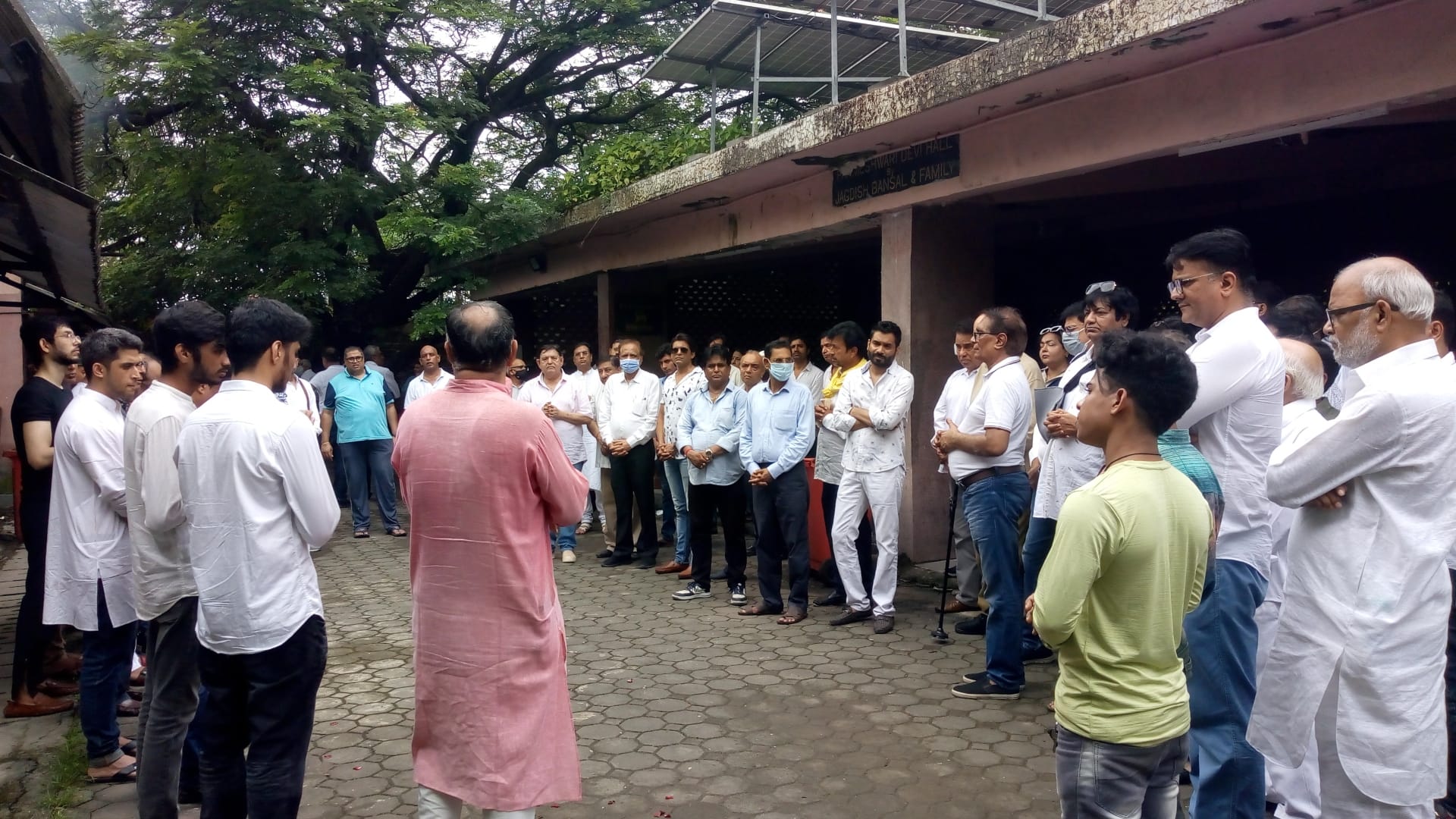 Sawan Kumar Funeral Stars arrived to bid farewell Jeetendra said, could not see the friend leaving