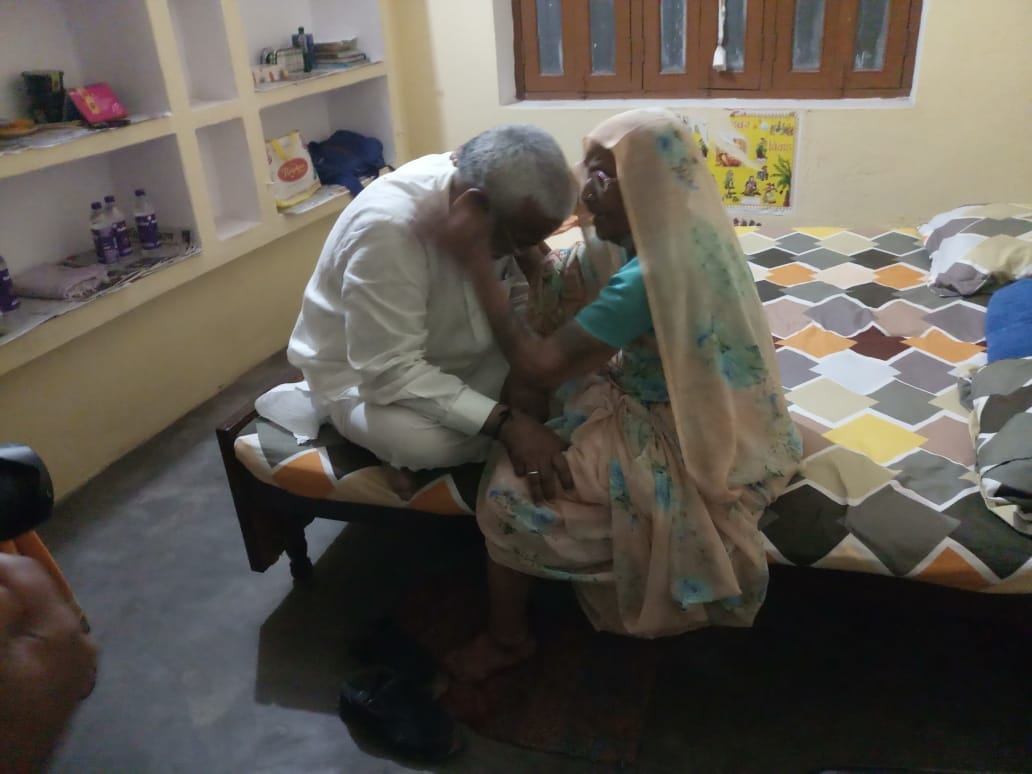 Cabinet Minister Swatantra Dev Singh met his mother in native village Odi at mirzapur