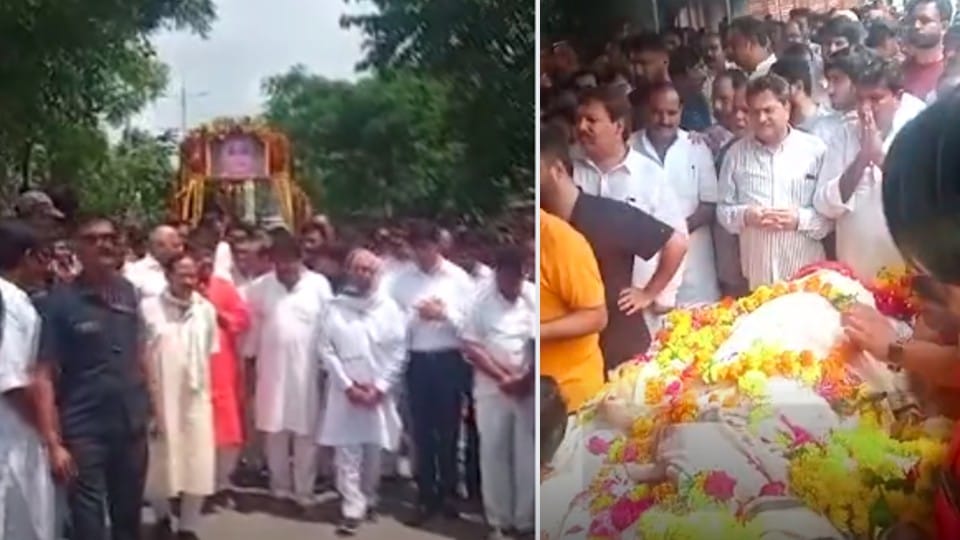 Indore: The last journey of Vishnu prasad shukla, the roads were covered with flowers