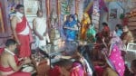 श्वेतांबर जैन मूर्तिपूजक संघ मंदिर लोहिया बाजार में पर्युषण महापर्व के तीसरे दिन पूजा करते जैन ?