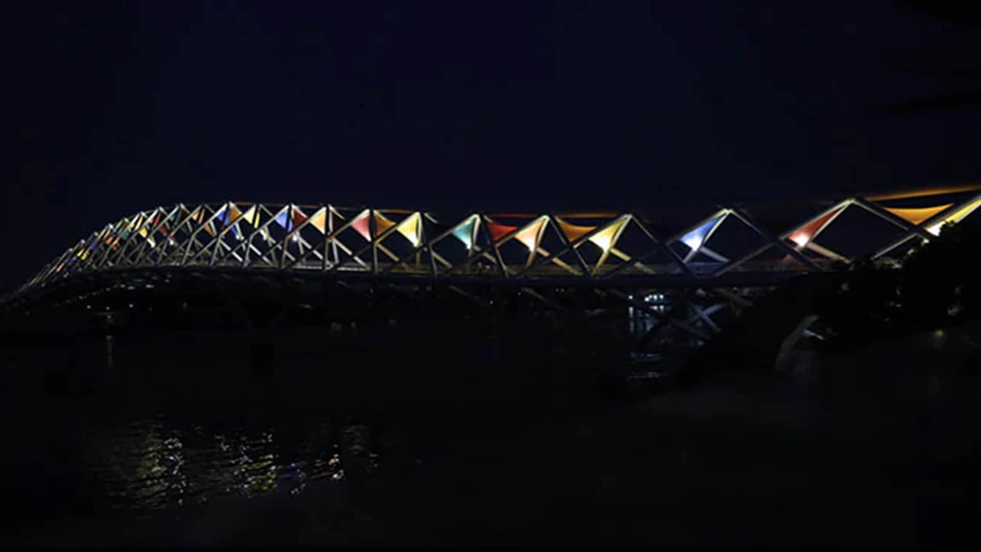 Gujarat Visit PM Narendra Modi shares pictures of Atal Bridge on Sabarmati Rivers calls it spectacular news in