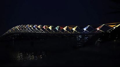 Gujarat Visit PM Narendra Modi shares pictures of Atal Bridge on Sabarmati Rivers calls it spectacular news in