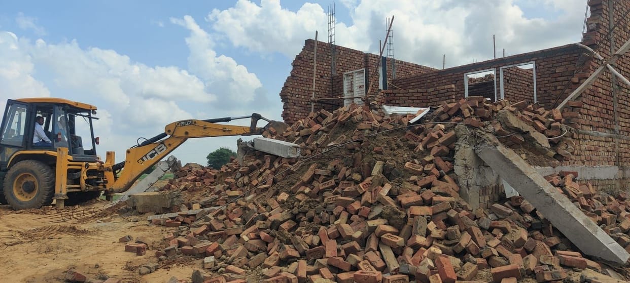 District town planner's yellow paw on illegal constructions