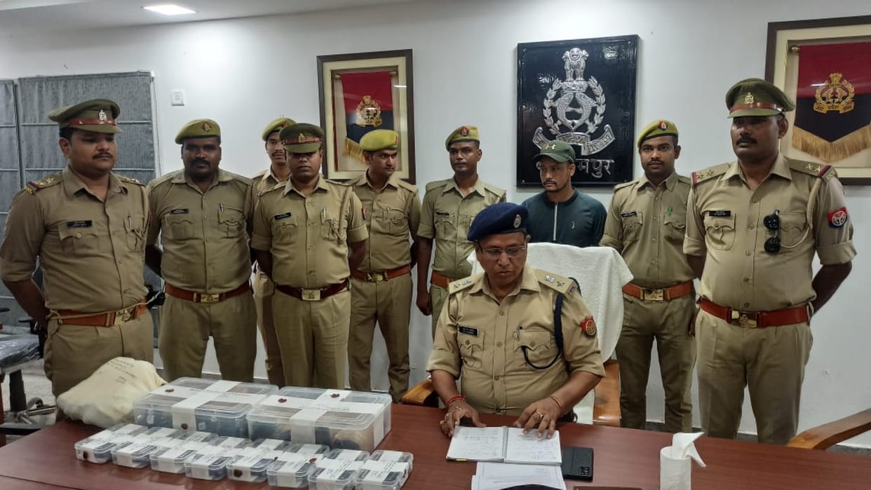 one smuggler arrested with one crore rupees charas in balrampur.