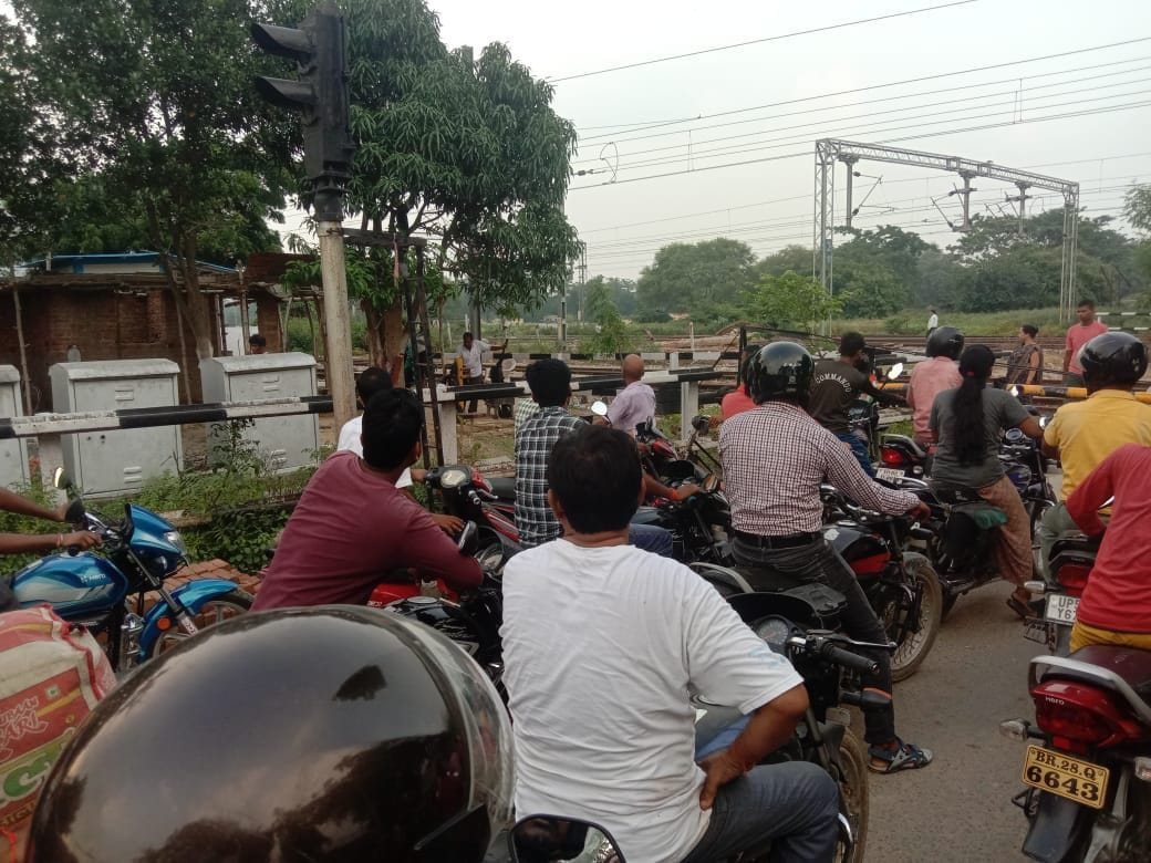 railway gate was colsed one hour
