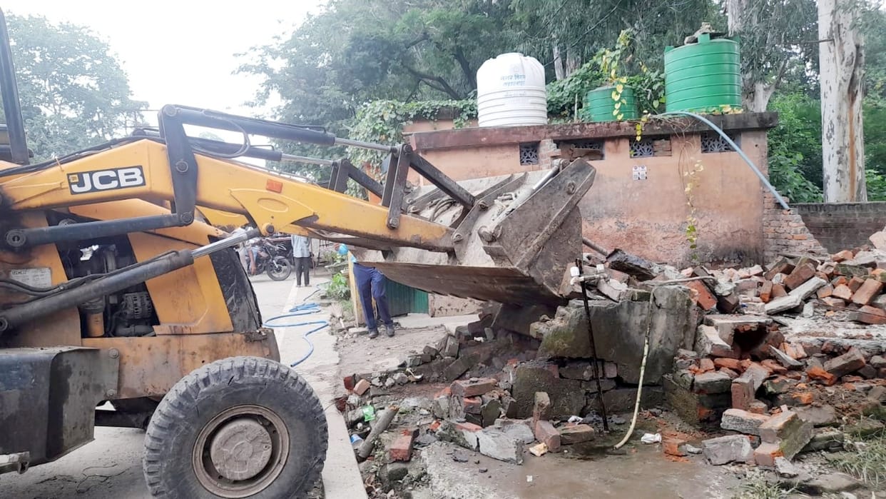 Corporation's team removed encroachment from Bajoria Road