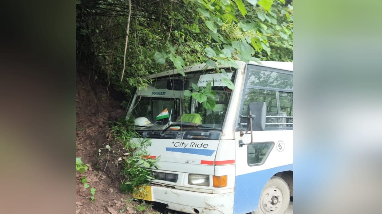 School bus collided with wall uncontrollably in Arki, Solan, injuries to 24 children