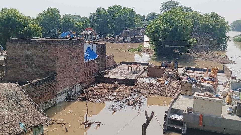 chambal river flood hit 38 villages of bah and Pinahat in agra