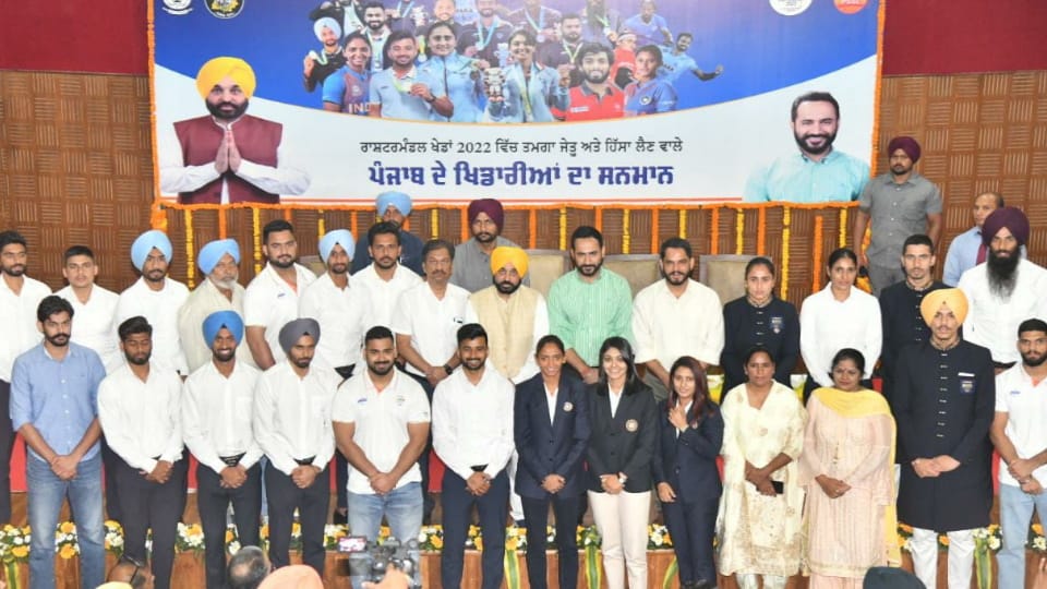 Prize distribution ceremony to medal winners of Commonwealth Games in Chandigarh