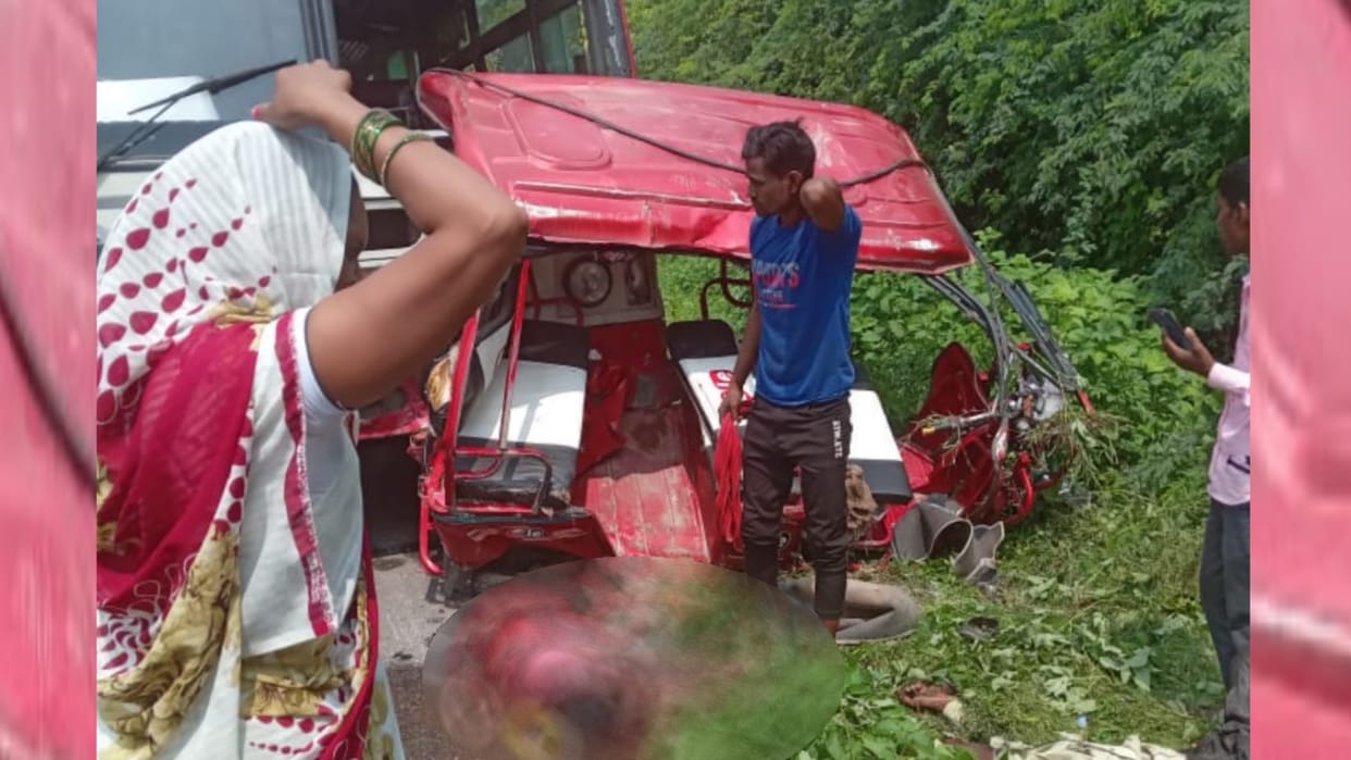 one died and many injured in an accident in malihabad.