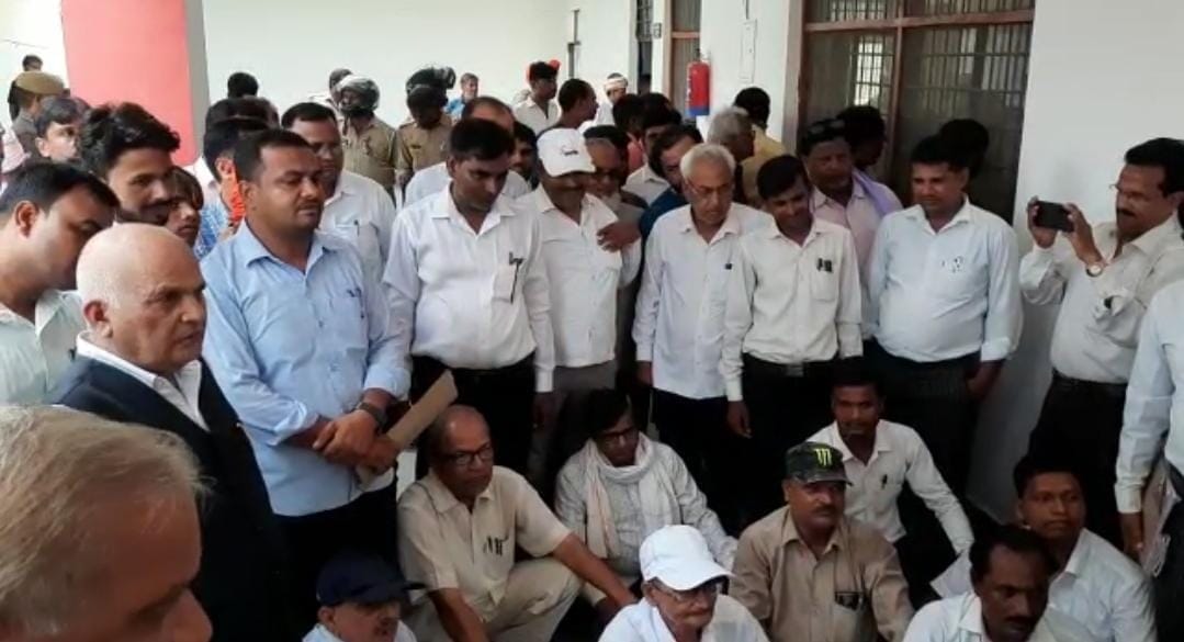 staged dharna out of tahsildar court