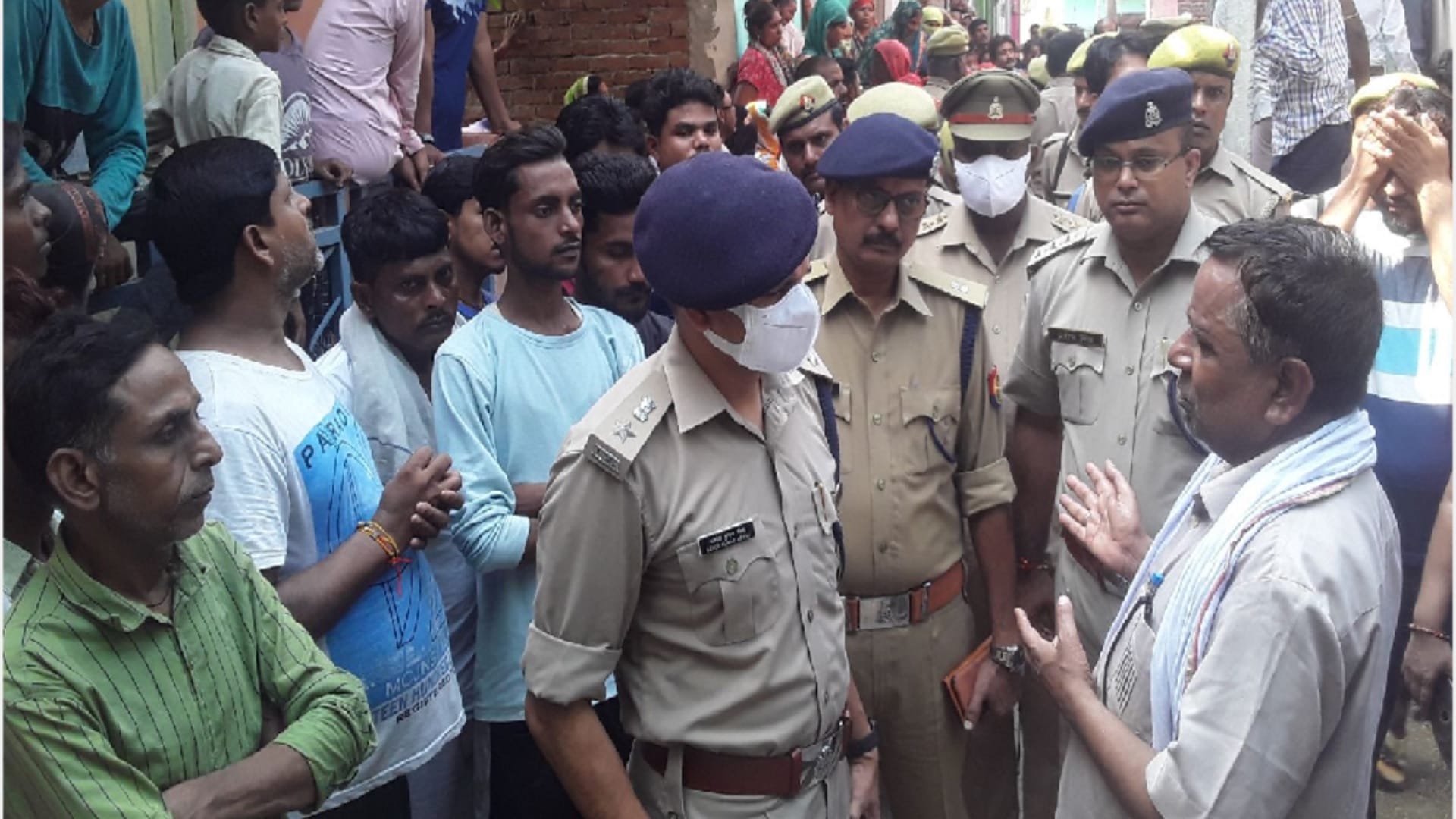 Teacher commits suicide after killing two daughters in Farrukhabad I miss you Preeti written in suicide note