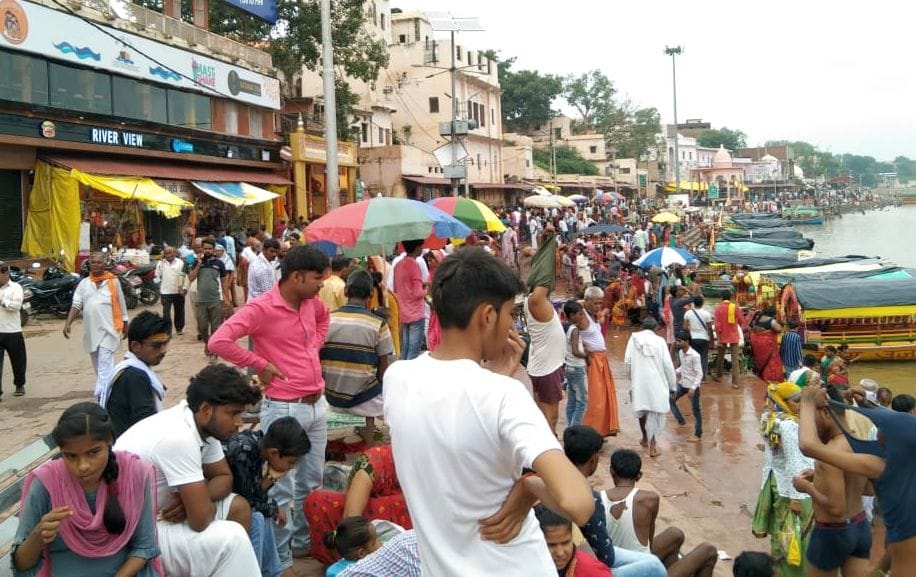 Banda: Devotees take a dip in Mandakini, three-day Bhadai fair begins in Dharmanagari, lakhs of devotees arrive