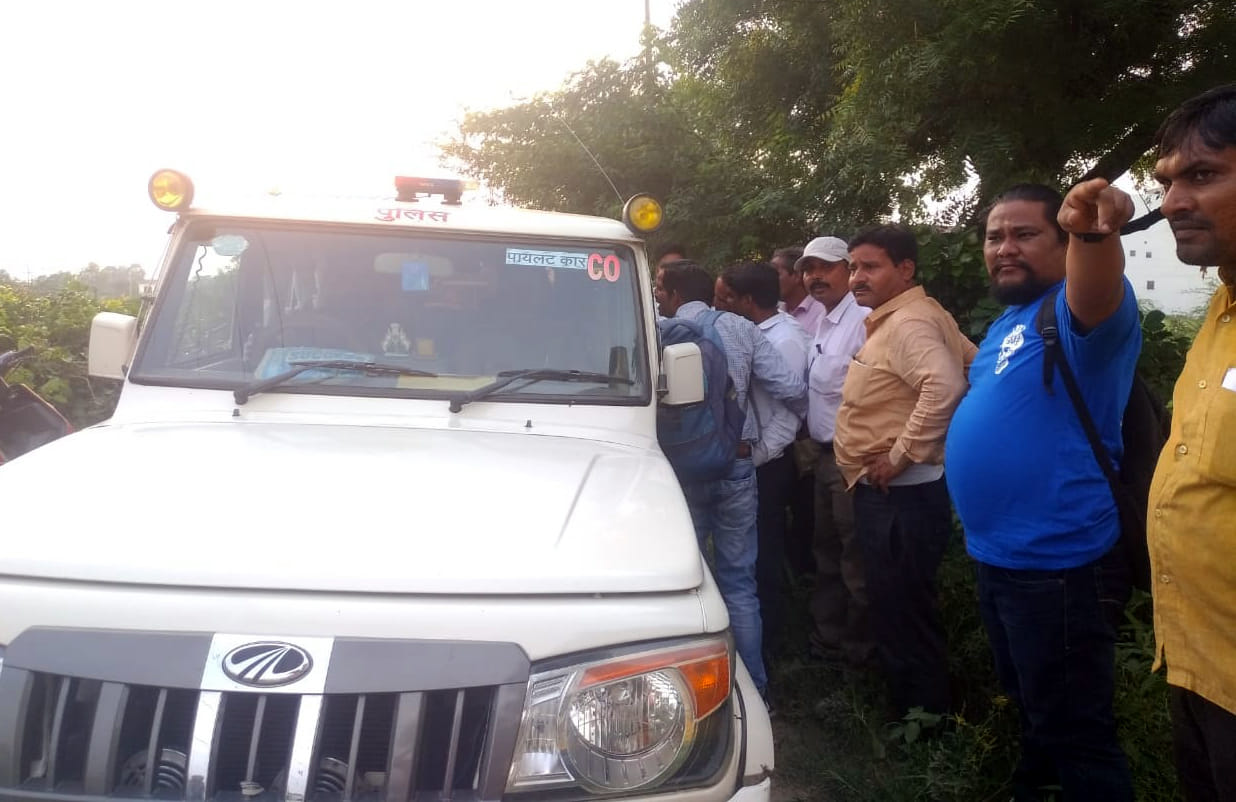 Kannauj: Electricity personnel gave ultimatum by besieging the CO