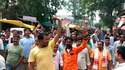 MP News: Controversy over Dalit girl's departure with Muslim youth in Dewas, vandalism in vehicles and religio