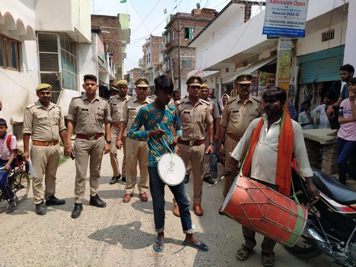 Mafia Mukhtar fugitive son Abbas ansari kurki notice on native  house in ghazipur