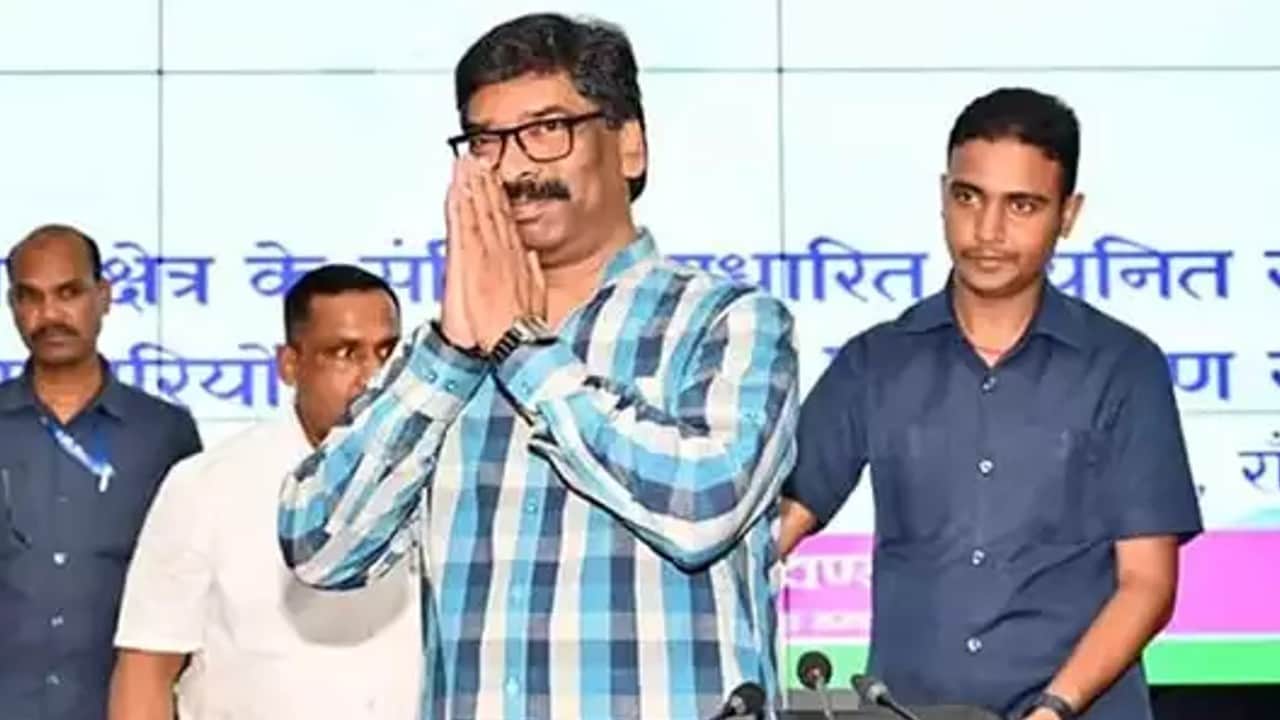 Jharkhand: Hemant Soren is surrounded on four fronts, know all about allegation