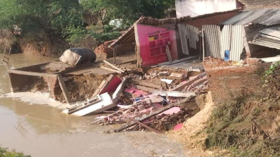 chambal river flood hit 38 villages of bah and Pinahat in agra