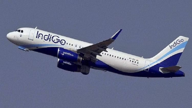 You are currently viewing Indigo Plane Misses Taxiway After Landing At Delhi Airport; Blocks Runway For 15 Minutes – Amar Ujala Hindi News Live