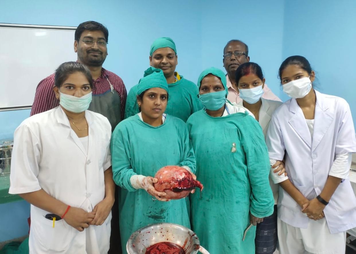 tumour of 5 kg bring out from abdomin of female