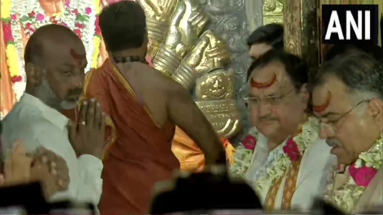 Telangana BJP national president JP Nadda offers prayers at Bhadrakali temple in Warangal Updates
