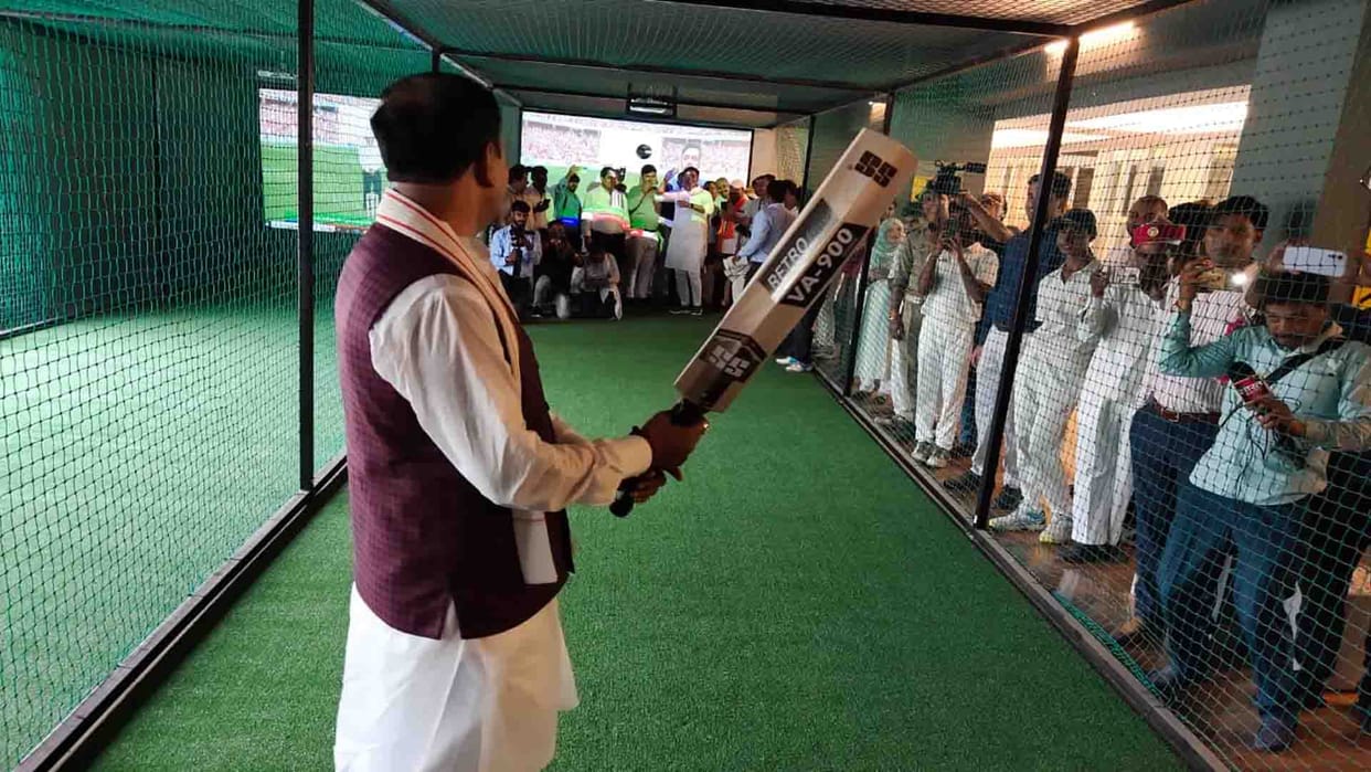 Deputy Chief Minister Maurya praised the visitor gallery built in Green Park