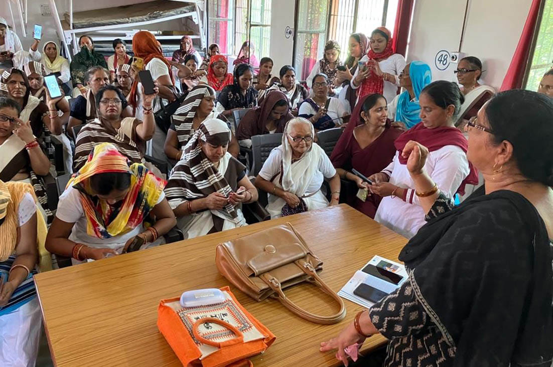 Now Asha workers will also make Ayushman card