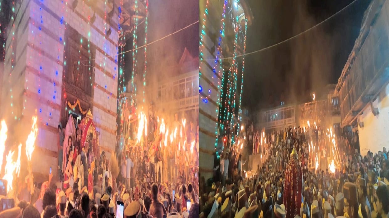 Evil powers were driven away by burning mashaal, thousands of people gathered in the home parv of Maa Durga