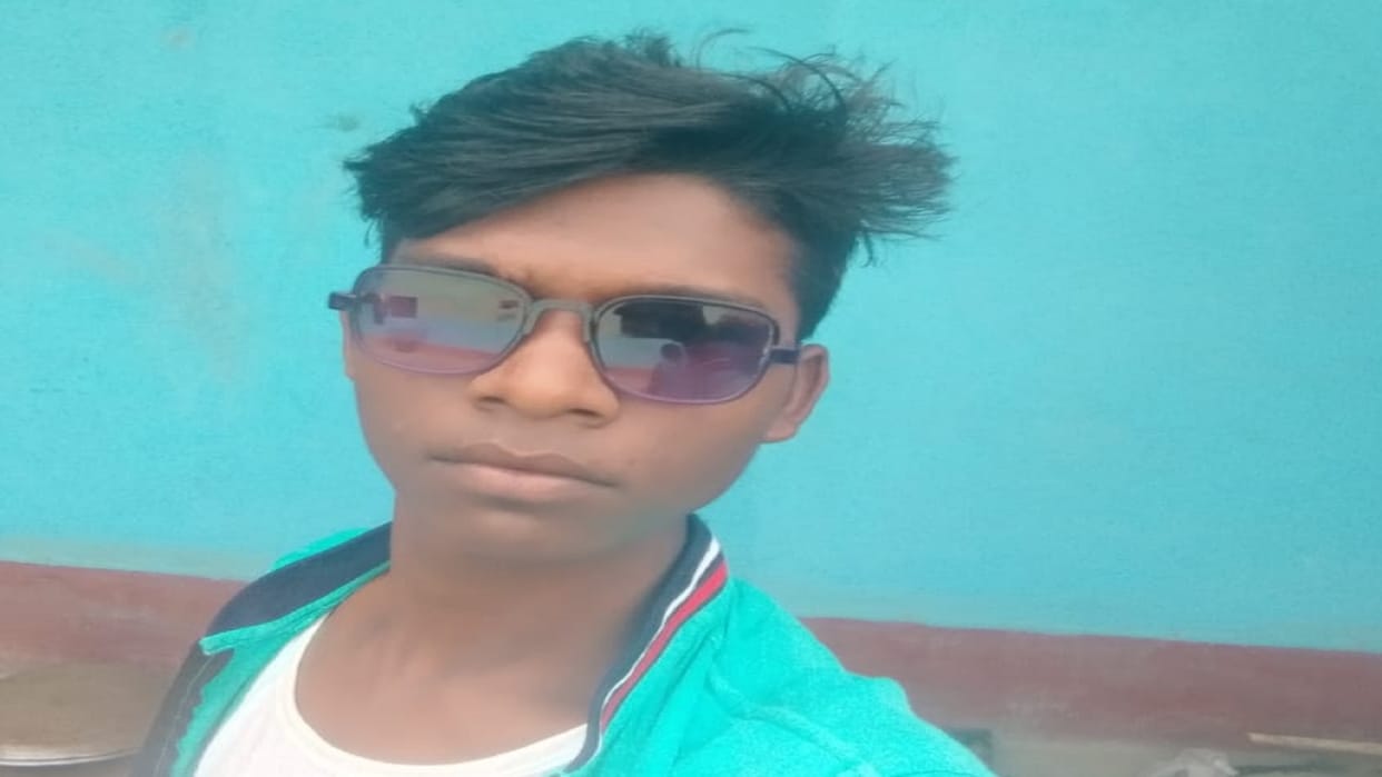 A young man riding a bike died after being hit by a truck in Babhani Renukoot