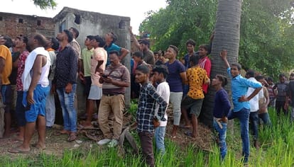 man living on palm tree in mau from last month police failed to take it off