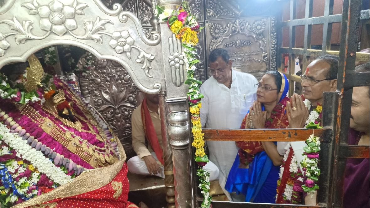 Madhya pradesh CM shivraj singh chouhan visit mirzapur maa vindhyavasini temple worship
