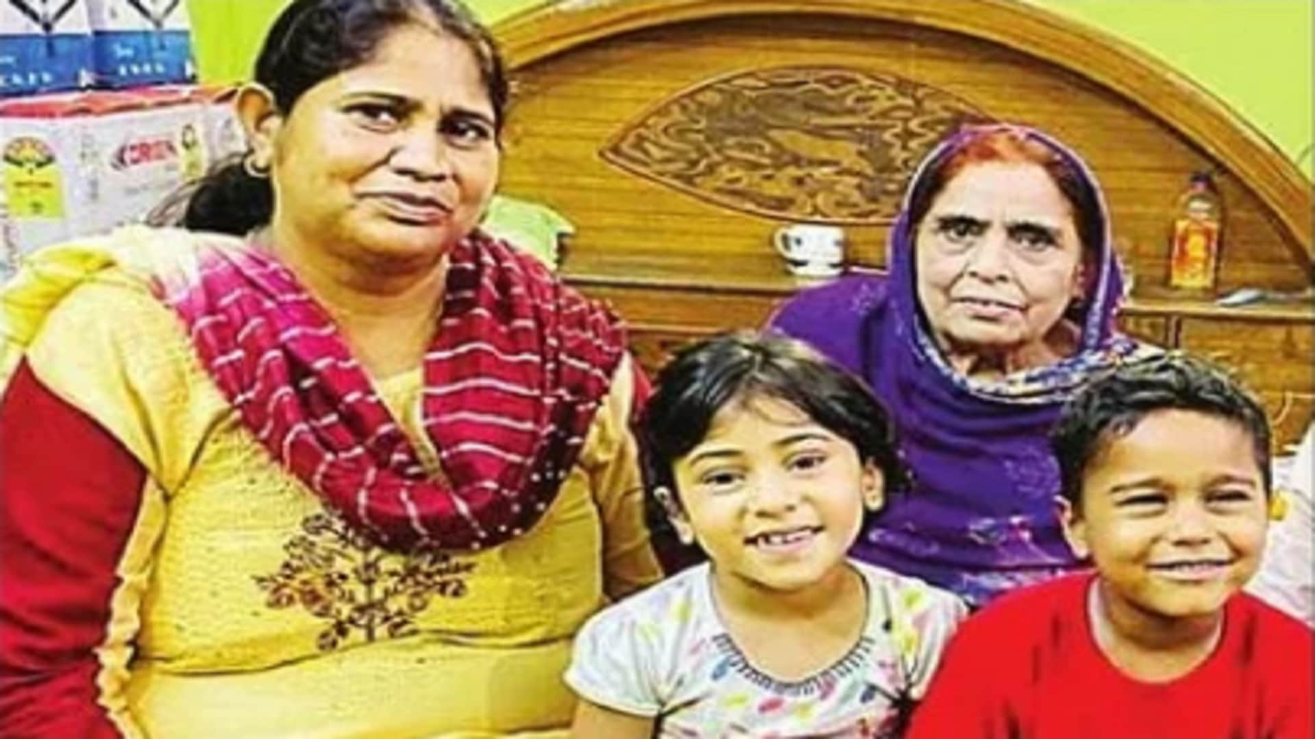 moradabad fire Ayaz said that the mother, wife and both children died in 25 minutes.
