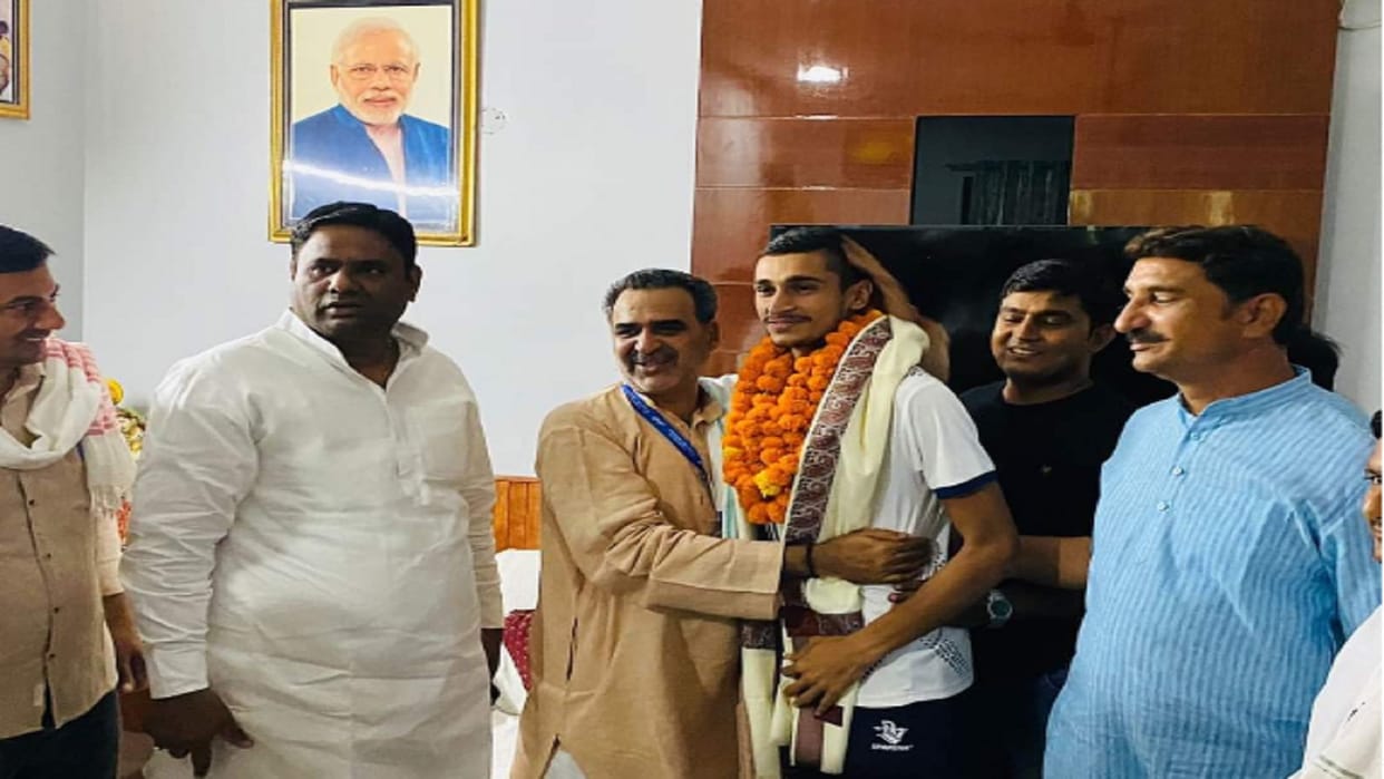 Aryan was welcomed in Muzaffarnagar who returned with a medal from Iran